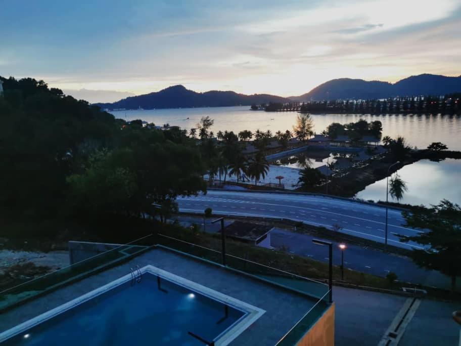 Hotel Marina Heights Residences